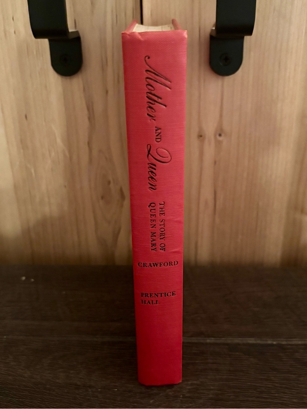Mother and Queen Red Decorative Book -